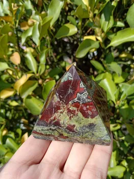 50 mm prirodni kamen i minerali kamen драконьей krvi u obliku piramide dragocjene ljekovita kristali
